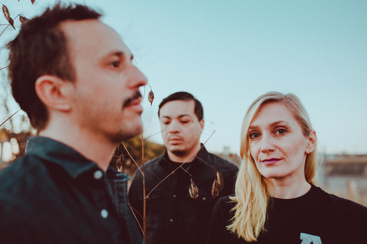 Spotlights embrasse un single digital SCORE A/V